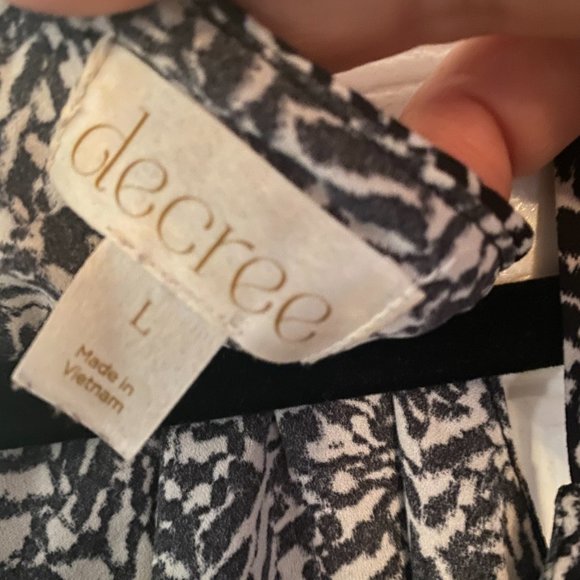 Decree black and white patterned strappy tank top - Picture 4 of 4